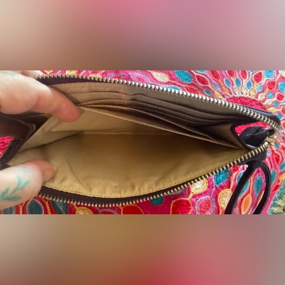 Beautiful Coach purple leather wristlet. EUC. Approximately 7 x 4“. - Picture 7 of 9